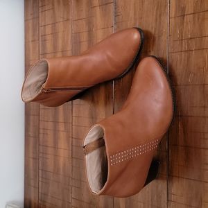 Vionic leather booties Georgia with studs